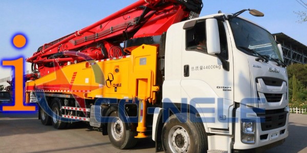 小型泵車管道滑動或脫落時，就需要給你的愛車更滑新管了