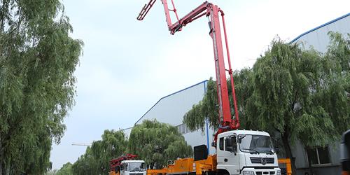 科尼樂淺析小型混凝土泵車工作中傾倒側翻如何預防？