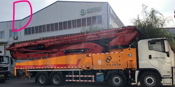 特殊環境下，小型混凝土泵車手應如何操作？