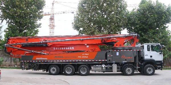 在施工過程中，泵車為了安全如何操作臂架